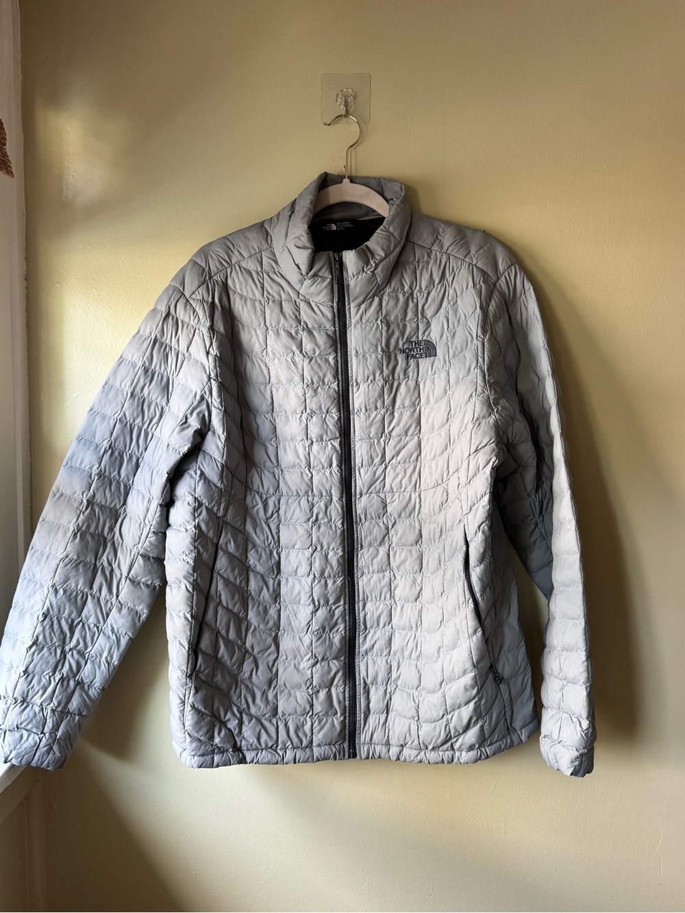 The North Face Men’s Light Gray Quilted Puffer Jacket